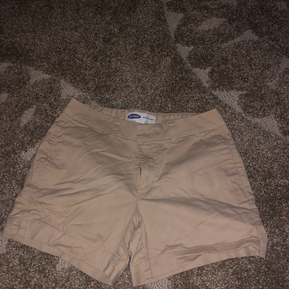 KHAKI SHORTS